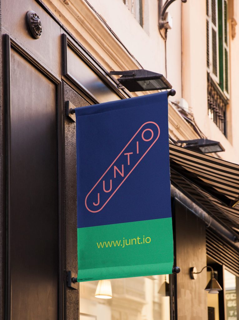 Pertenencia y territorio. Implementación de la interfaz física de Juntio en el entorno urbano, consolidando el inmueble como un nodo de conexión social y validando el modelo de capitalización ética en el territorio