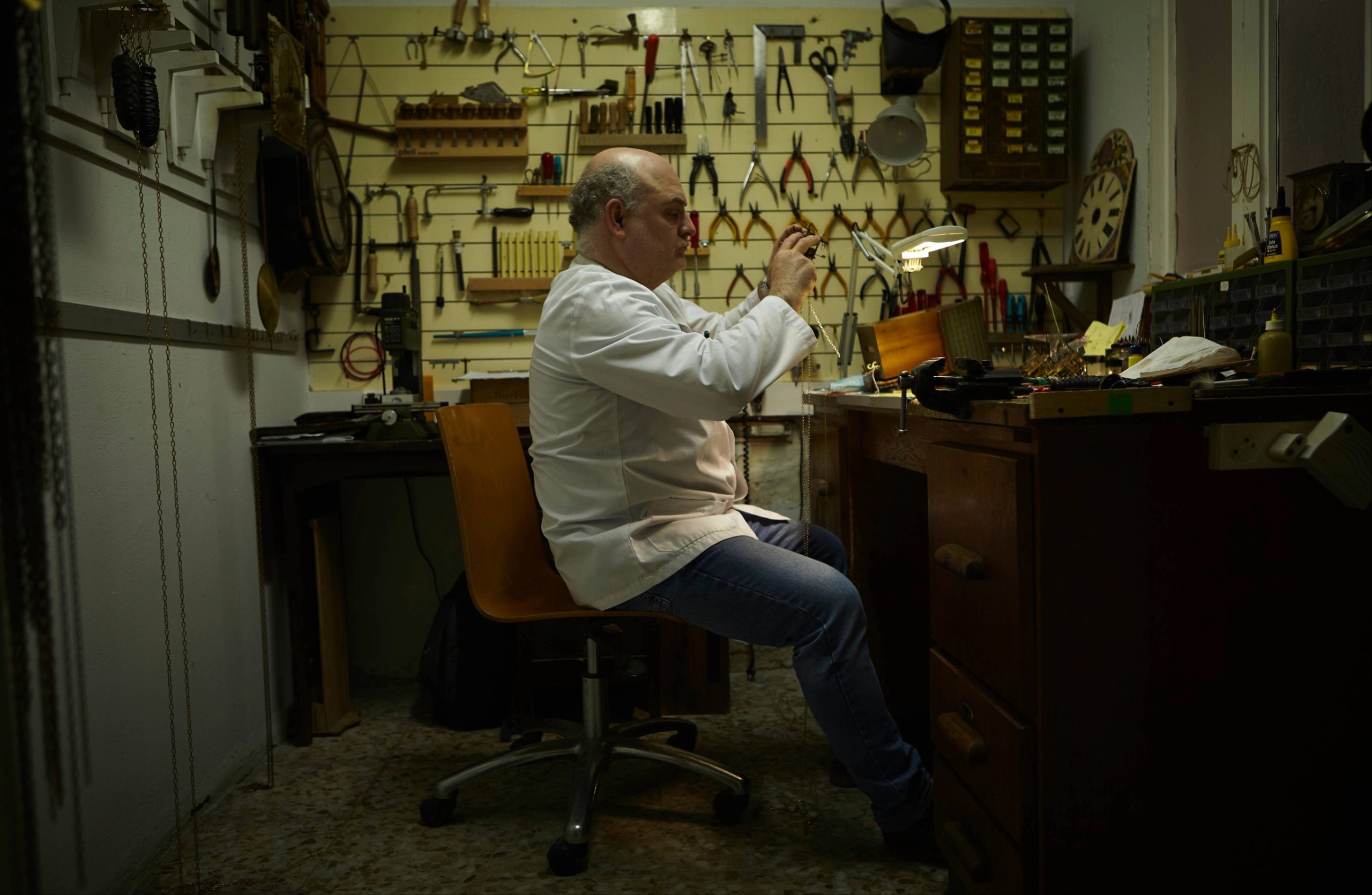 Economia a escala humana. Los vecinos de descubren el barrio a través de las historias personales que los conectan con las de sus comerciantes, transformando el pequeño comercio en un espacio de encuentro y reconocimiento mutuo